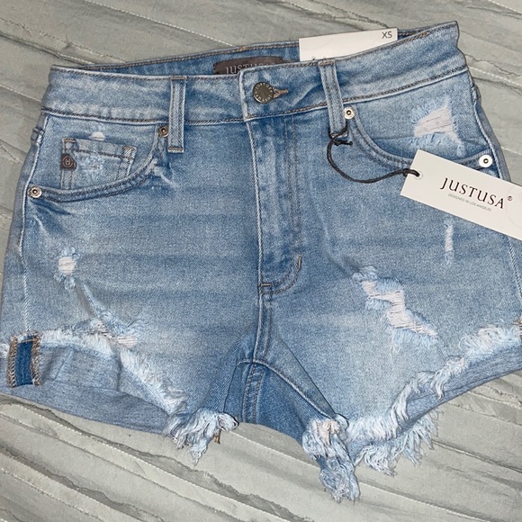 Mid Rise shorts - Picture 1 of 3